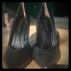 Sophisticated Enzo Angiolini black heels!